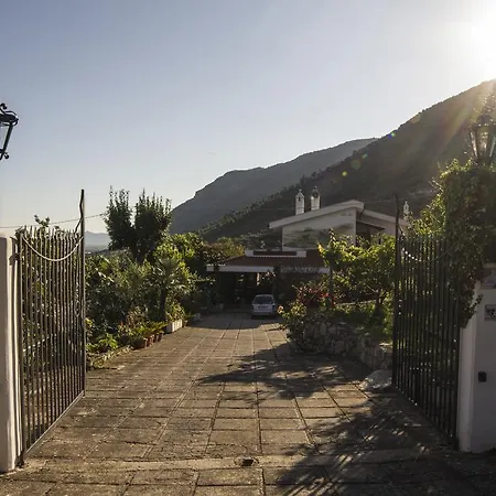 Ida Bed & Breakfast 4*